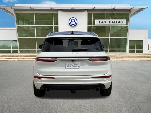 Used 2022 White Lincoln Grand Touring image 4