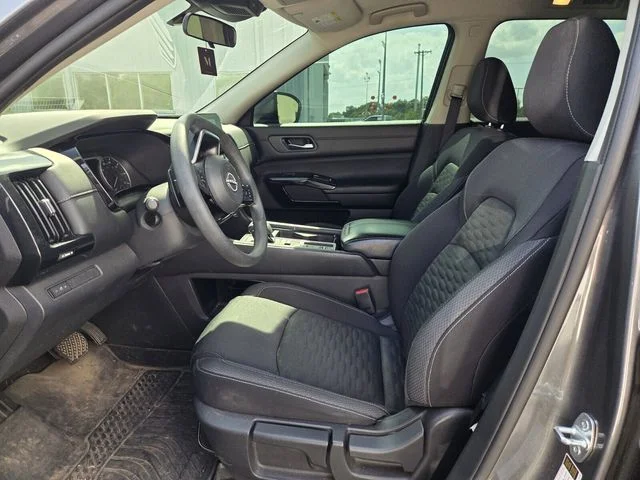 Used 2022 Gray Nissan S image 9
