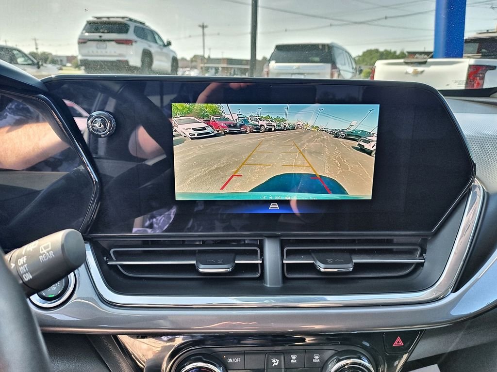 Used 2025 Green Chevrolet ACTIV image 17
