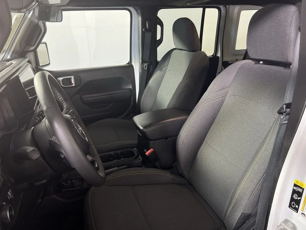 Used 2025 White Jeep Sport S image 13