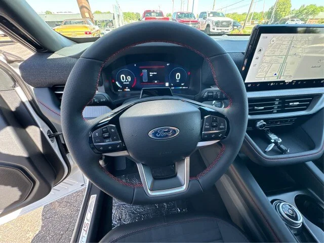 New 2026 Star White Metallic Tri-Coat Ford ST-Line image 40