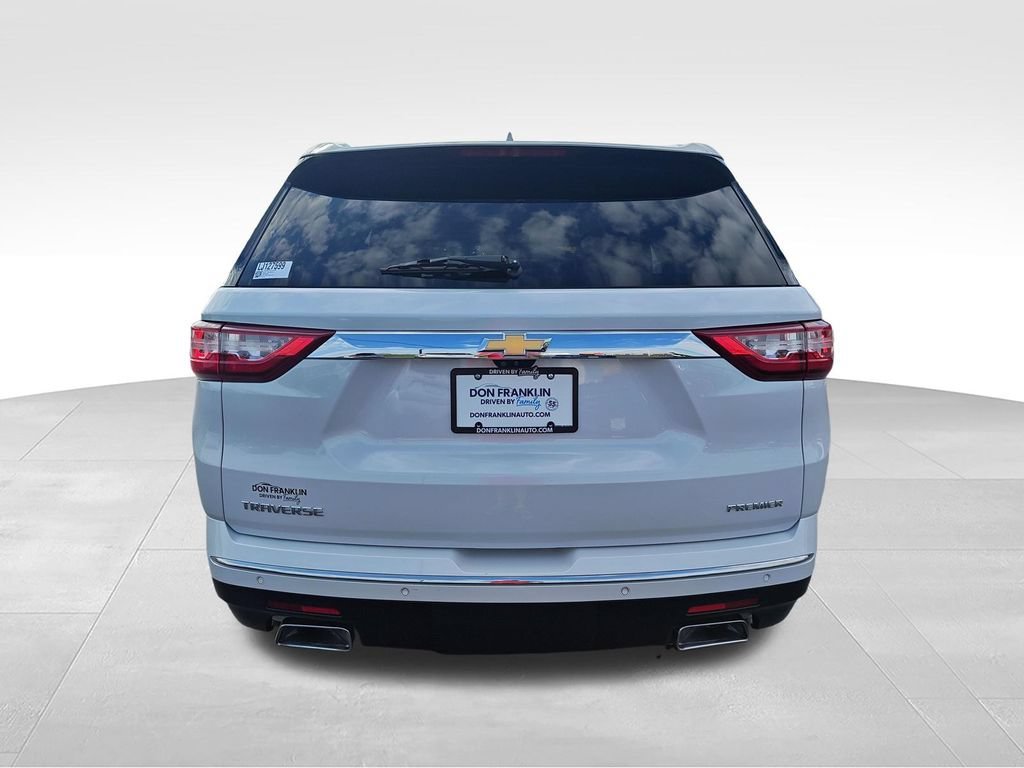 Used 2020 IRIDESCENT PEARL TRICOAT Chevrolet Premier image 4