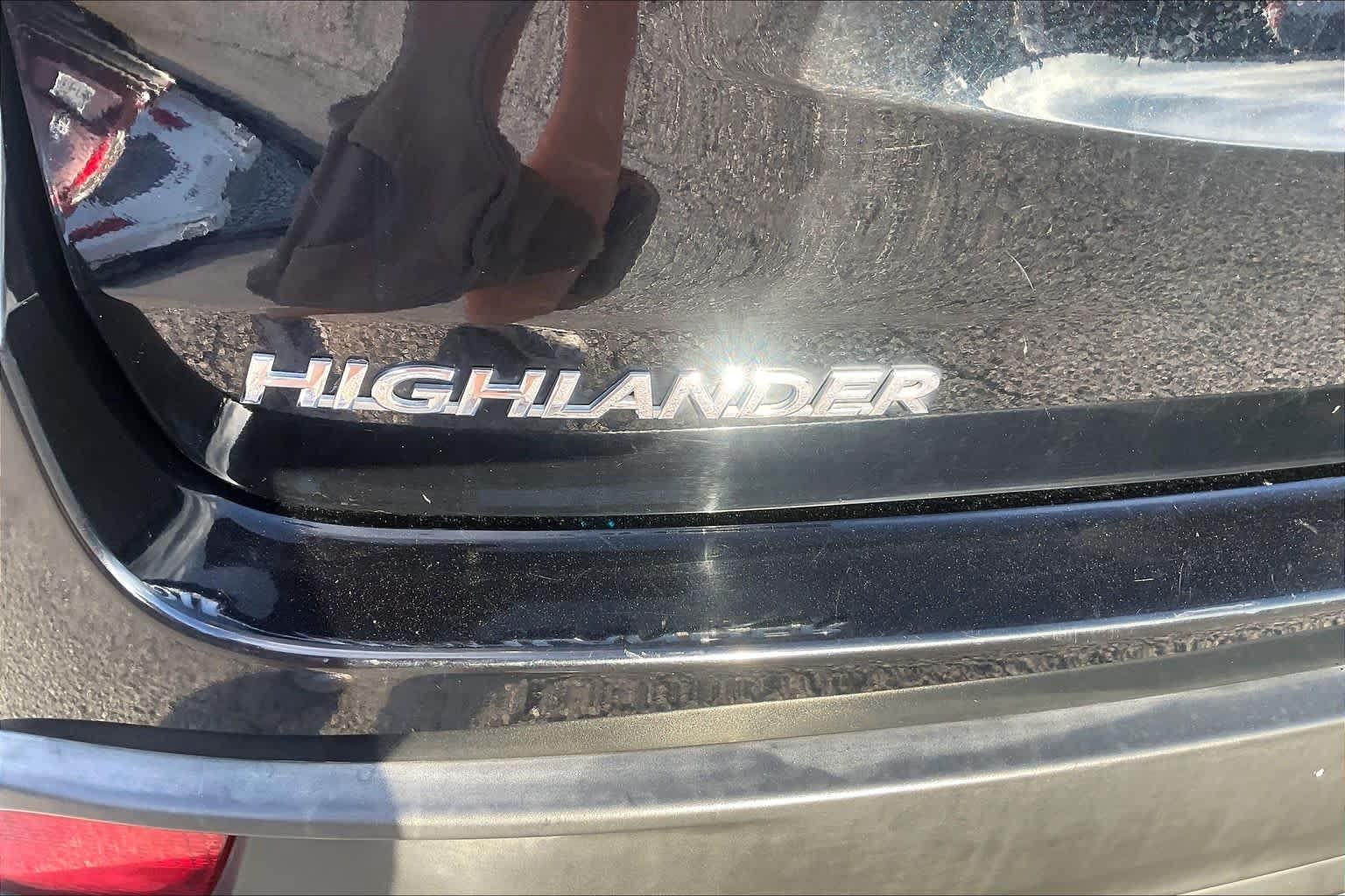 Used 2019 Midnight Black Metallic Toyota LE image 30