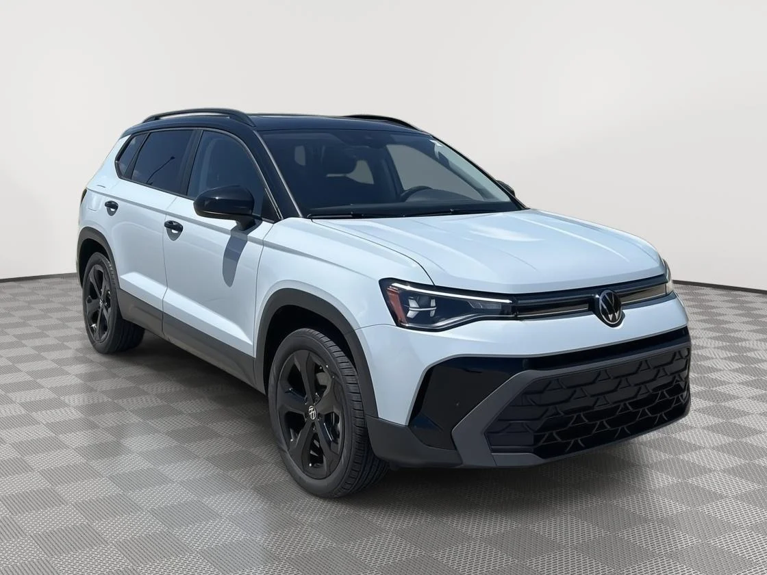 Certified Used 2025 GRAY Volkswagen SE Black image 4