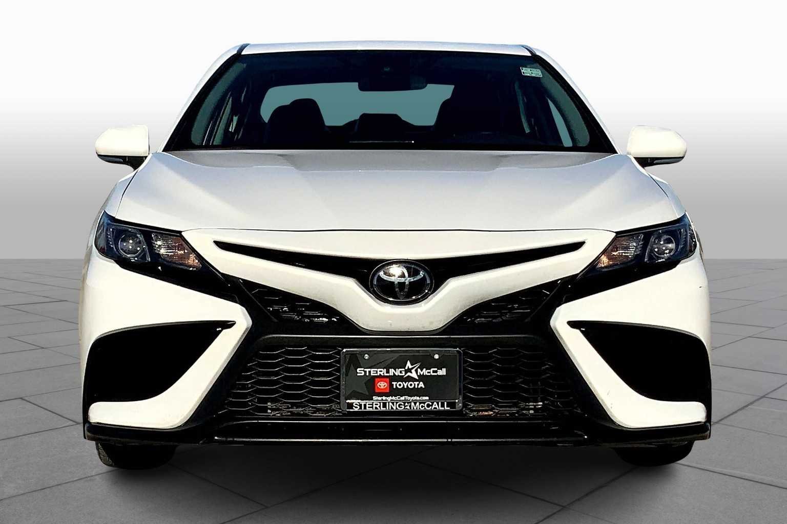 Used 2022 White Toyota SE image 4
