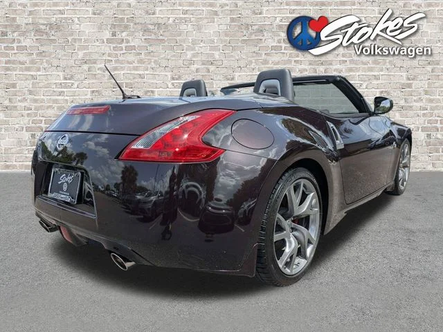 Used 2014 Red Nissan Touring image 3