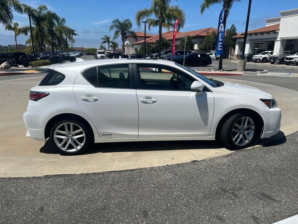 Used 2017 Ultra White w/Black Roof Lexus 200h image 6
