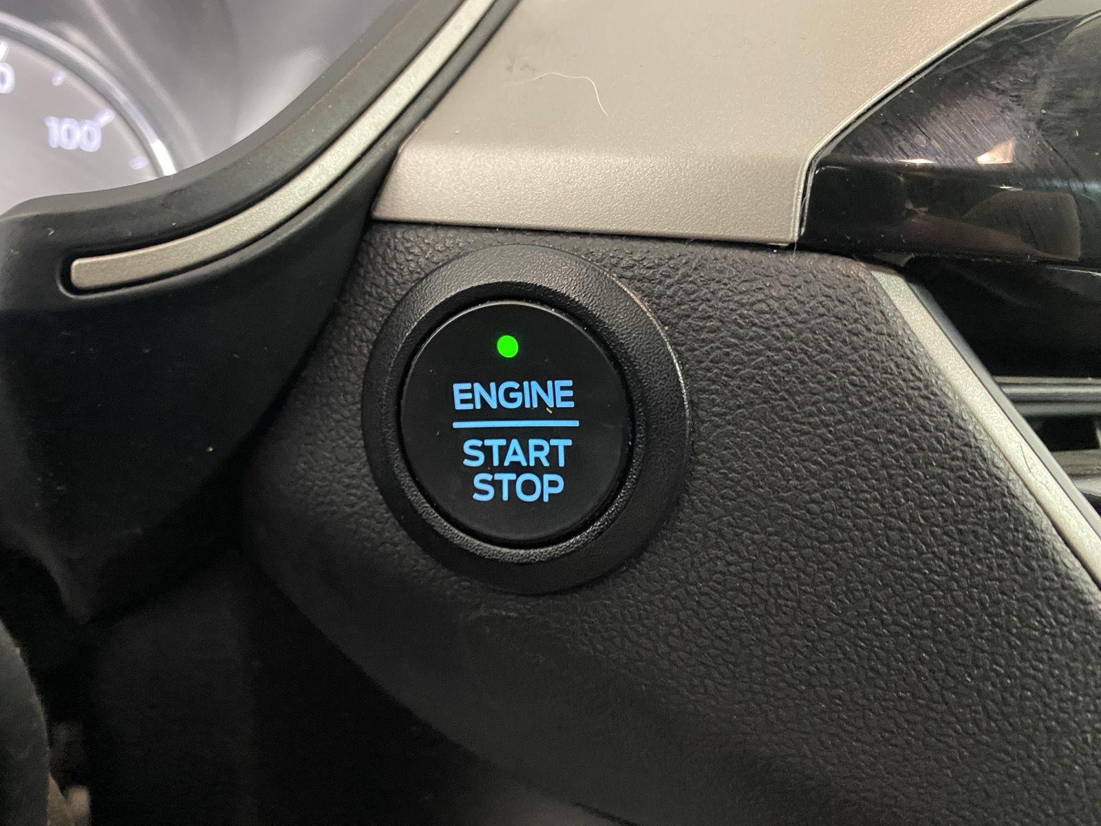 Used 2022 Oxford White Ford SE Hybrid image 20