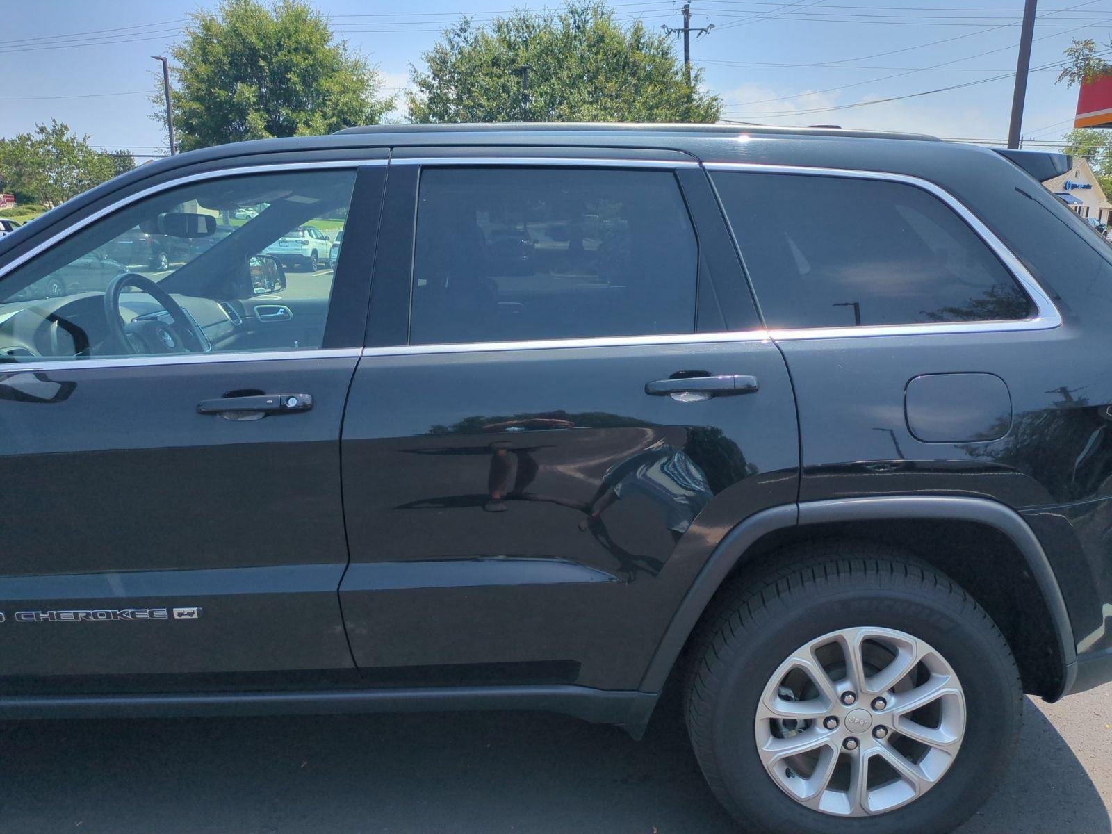 Used 2022 Diamond Black Crystal Pearlcoat Jeep Laredo X image 32