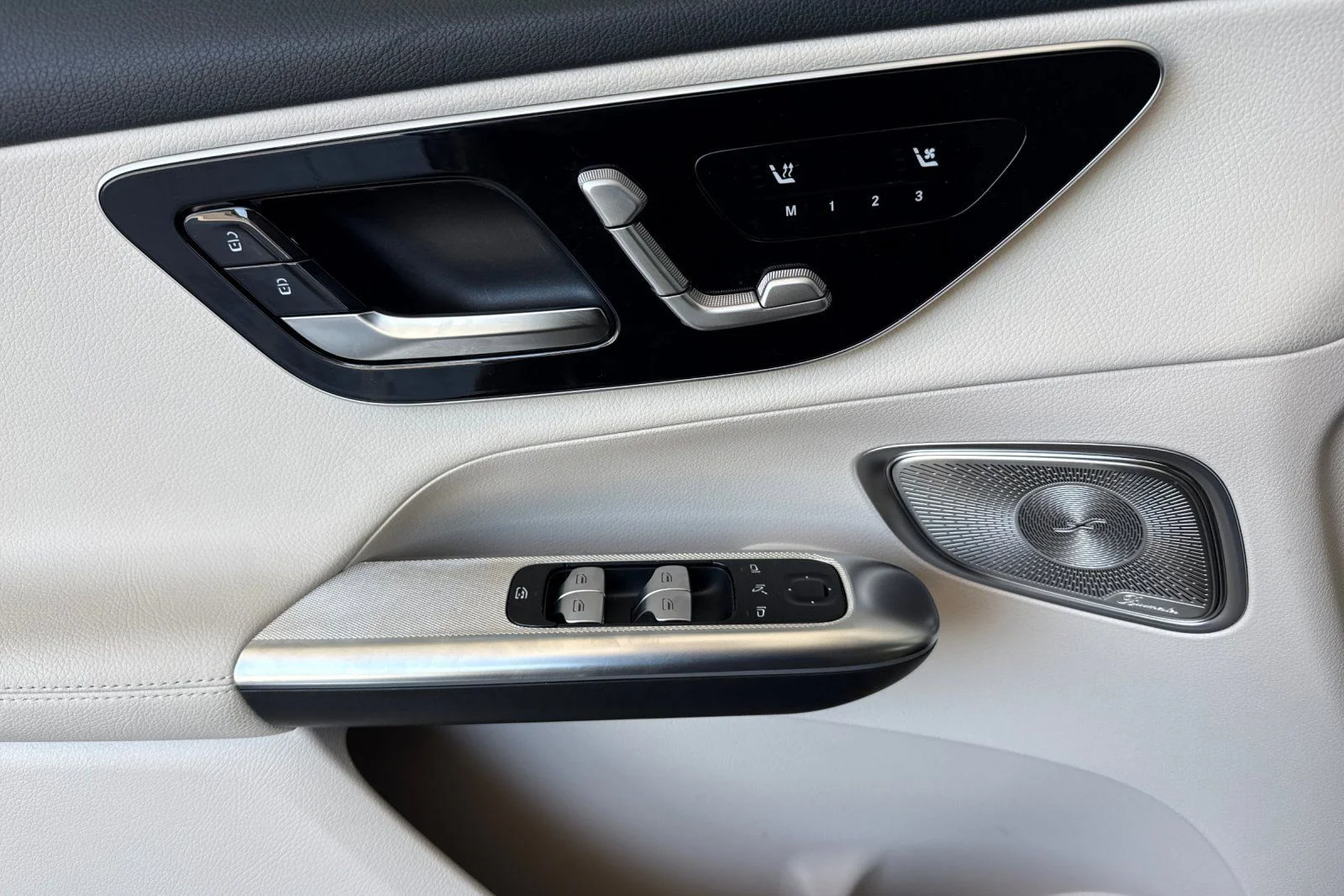 Certified Used 2026 White Mercedes-Benz GLC 300 image 15