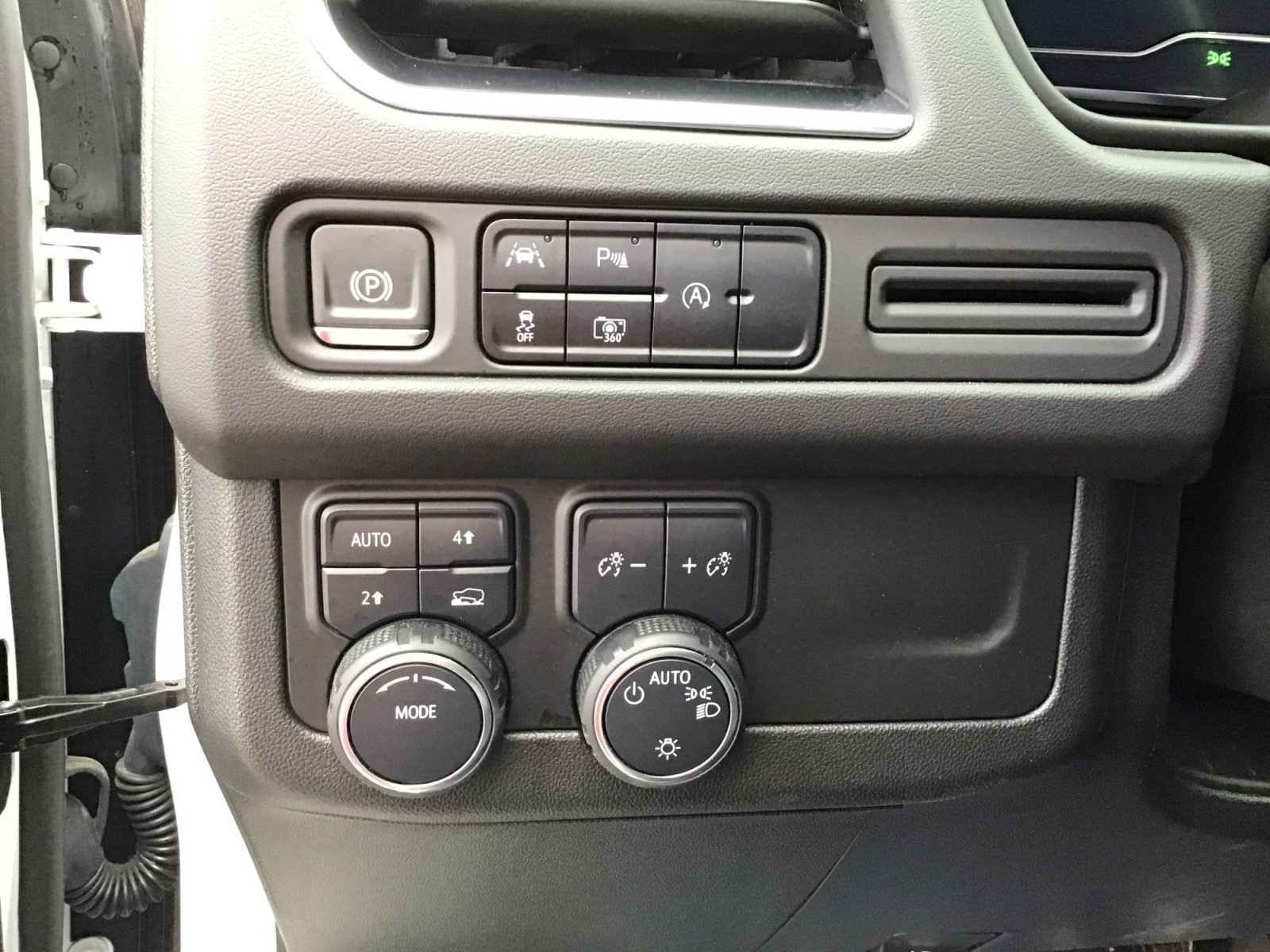 Used 2024 Summit White Chevrolet RST image 28
