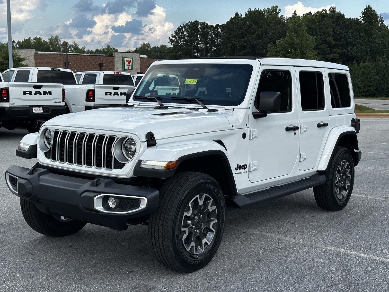 New 2027 Bright White Clear-Coat Paint Jeep Sahara image 4