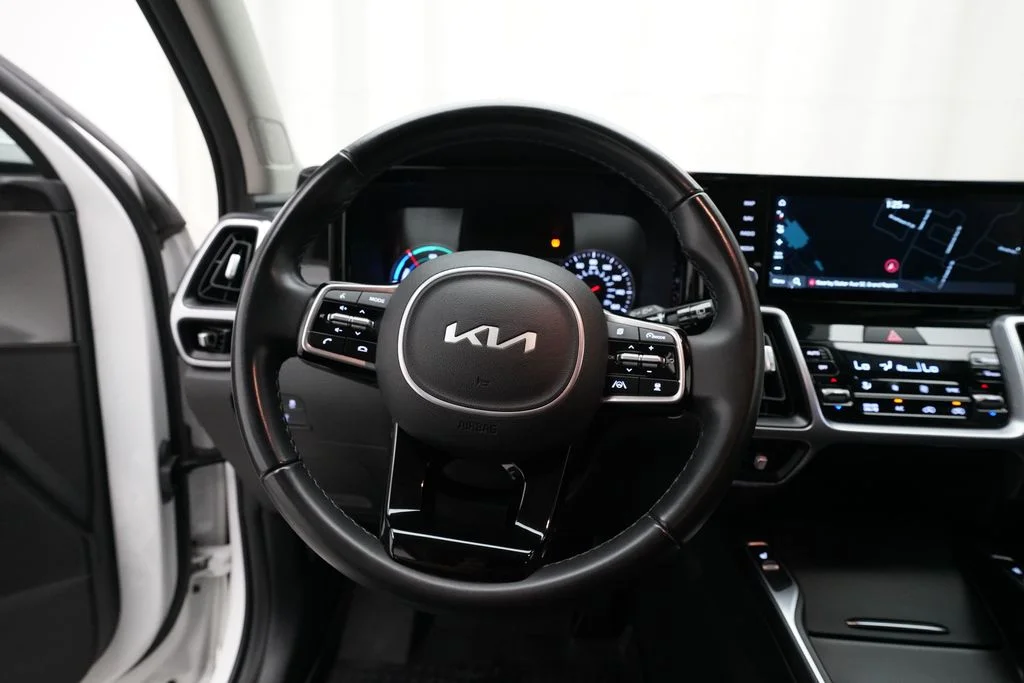 Used 2023 White Kia EX image 4