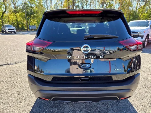 Used 2021 Black Nissan S image 7