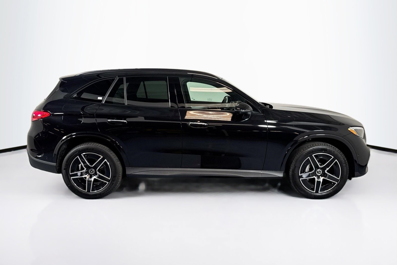 New 2026 Obsidian Black Metallic Mercedes-Benz GLC 300 image 4