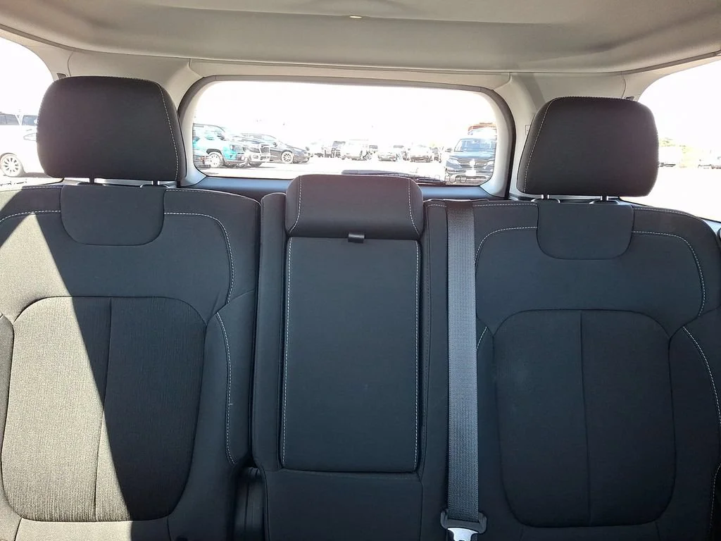 Used 2023 Diamond Black Crystal Pearlcoat Jeep Laredo image 20