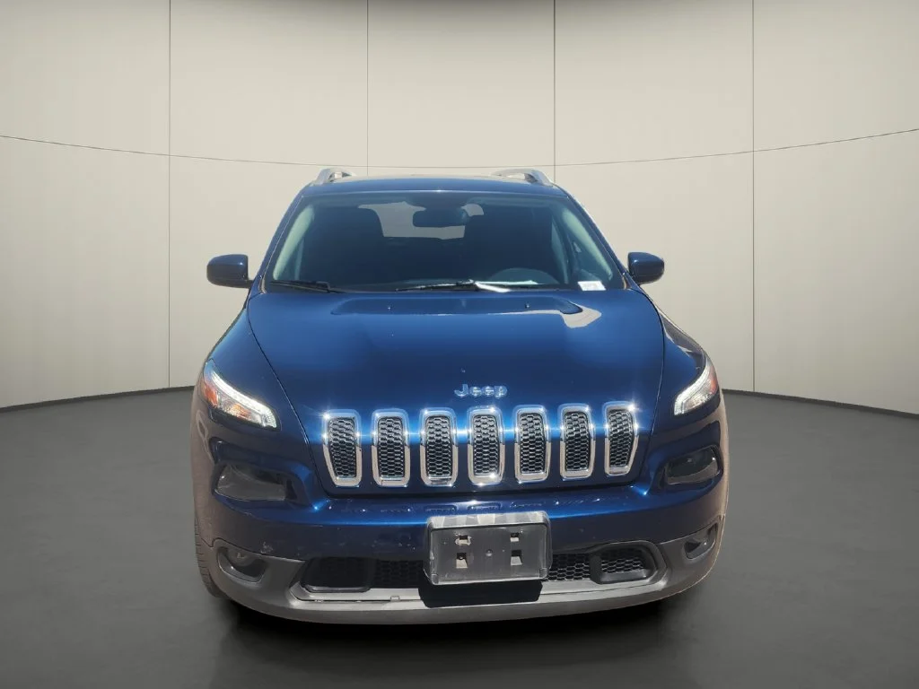 Used 2018 Blue Jeep Latitude Plus image 2