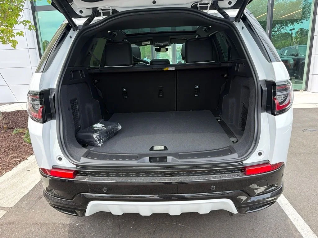 Used 2026  Land Rover Landmark image 9