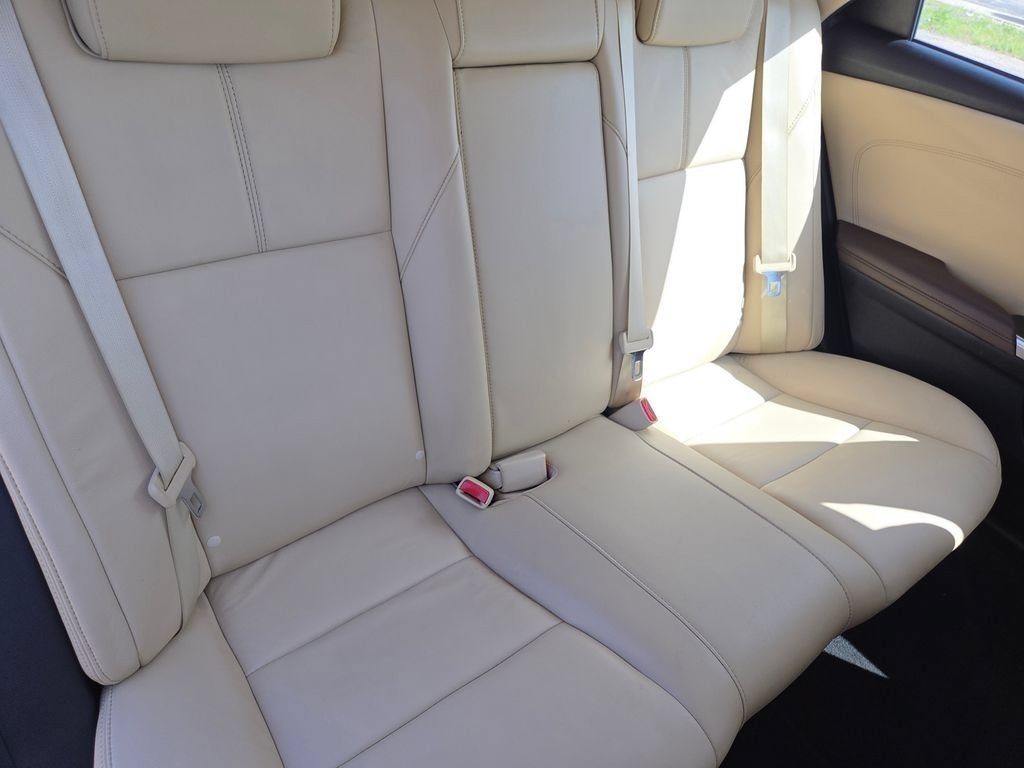 Certified Used 2018 Creme Brulee Toyota XLE Premium image 30