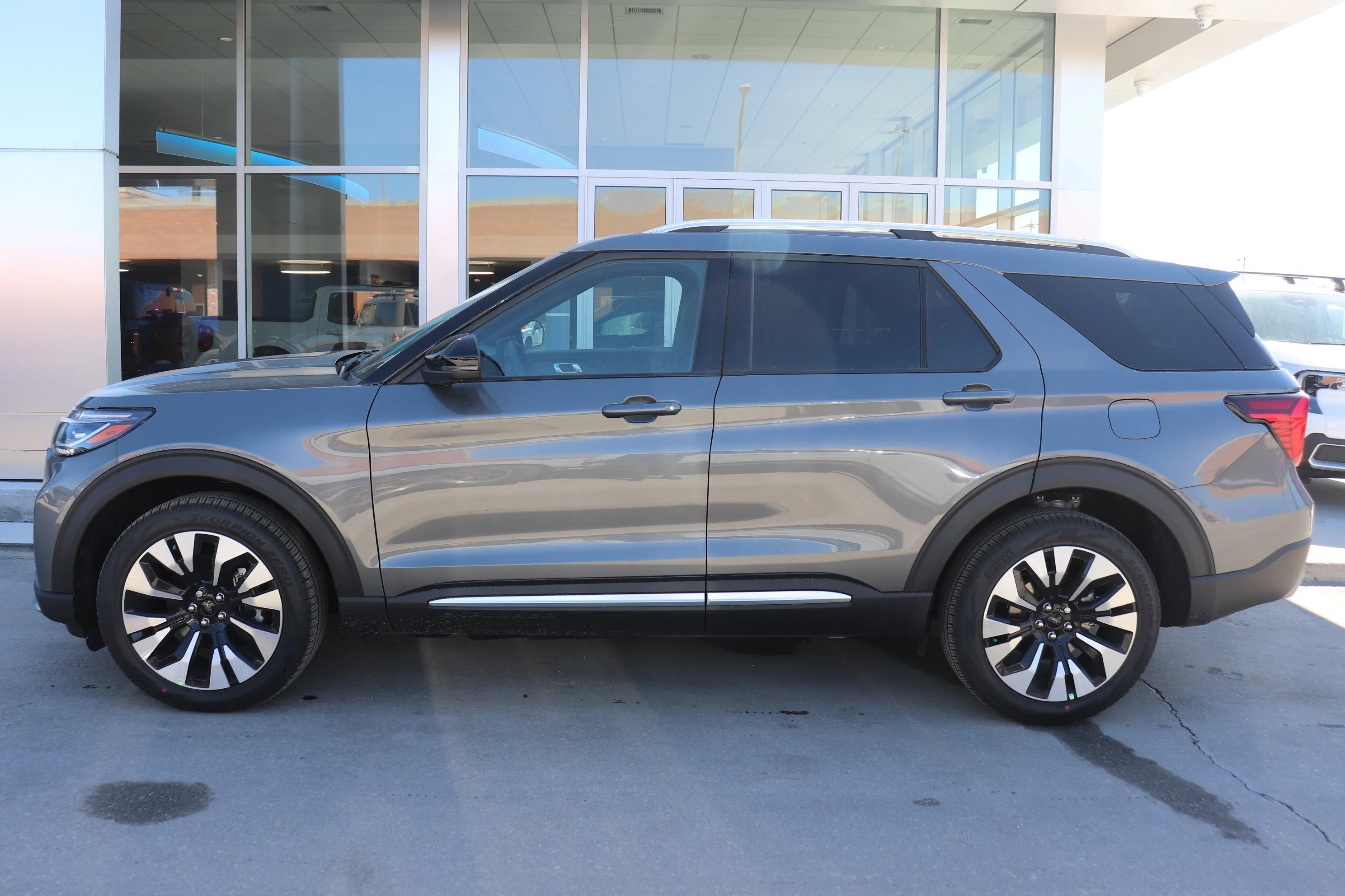 New 2026 CARBONIZED GREY METALLIC Ford Platinum image 3