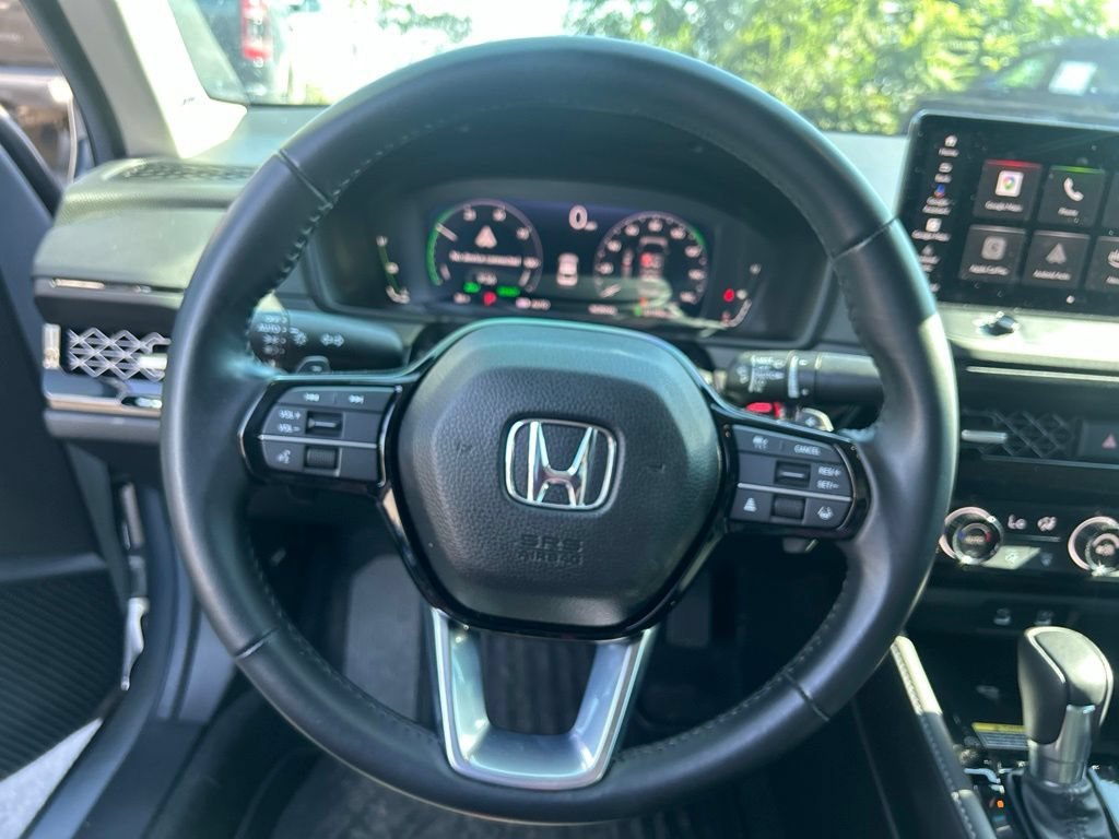 Used 2024 Solar Silver Metallic Honda Touring image 23