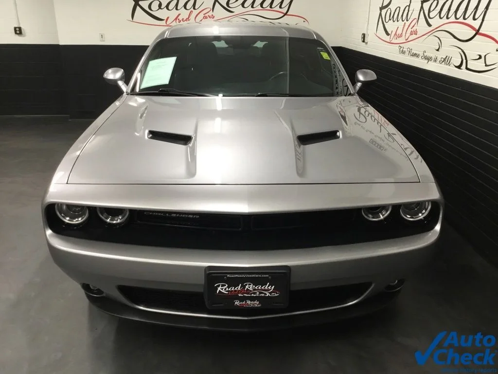 Used 2018 Silver Dodge SXT image 4