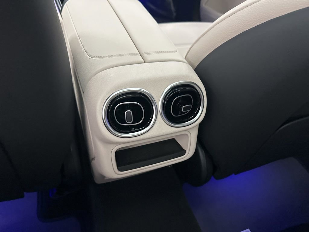 New 2026 Polar White Mercedes-Benz GLC 300 image 57