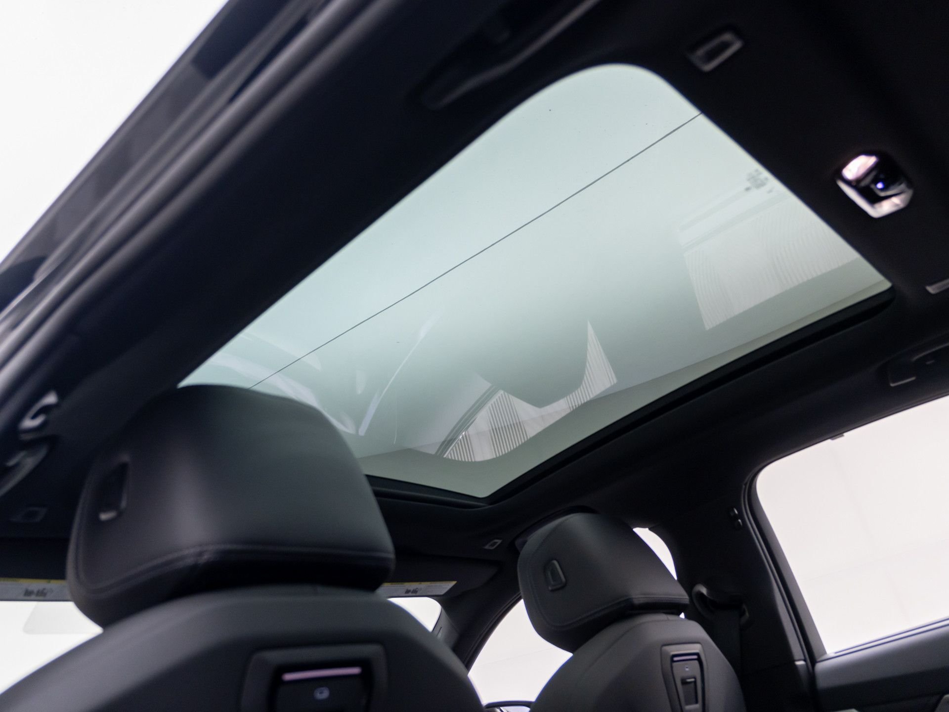 New 2027 Black Sapphire Metallic BMW 540i xDrive image 19