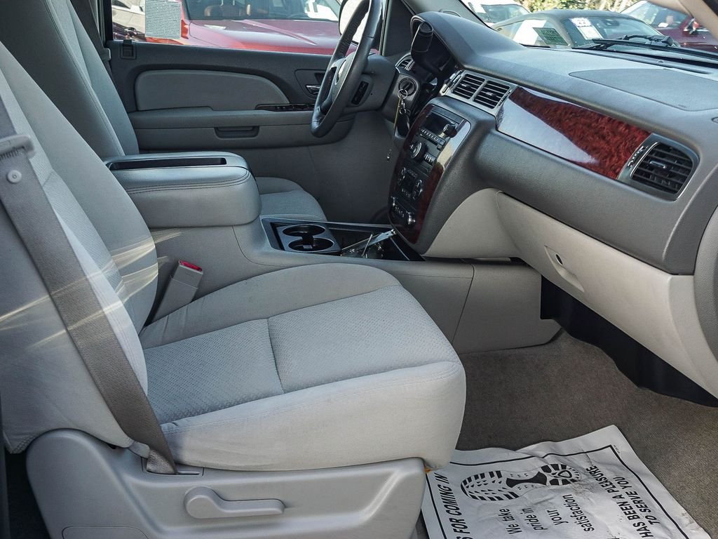 Used 2007 White Chevrolet LT image 12