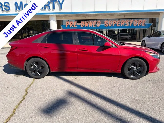 Used 2022 Red Hyundai Blue image 2