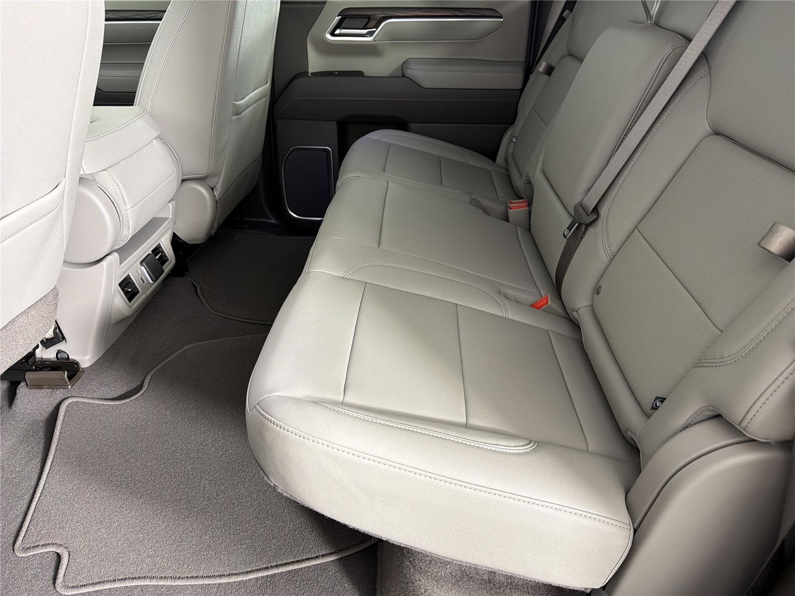 2026 GMC Sierra 1500 SLT - Photo 18