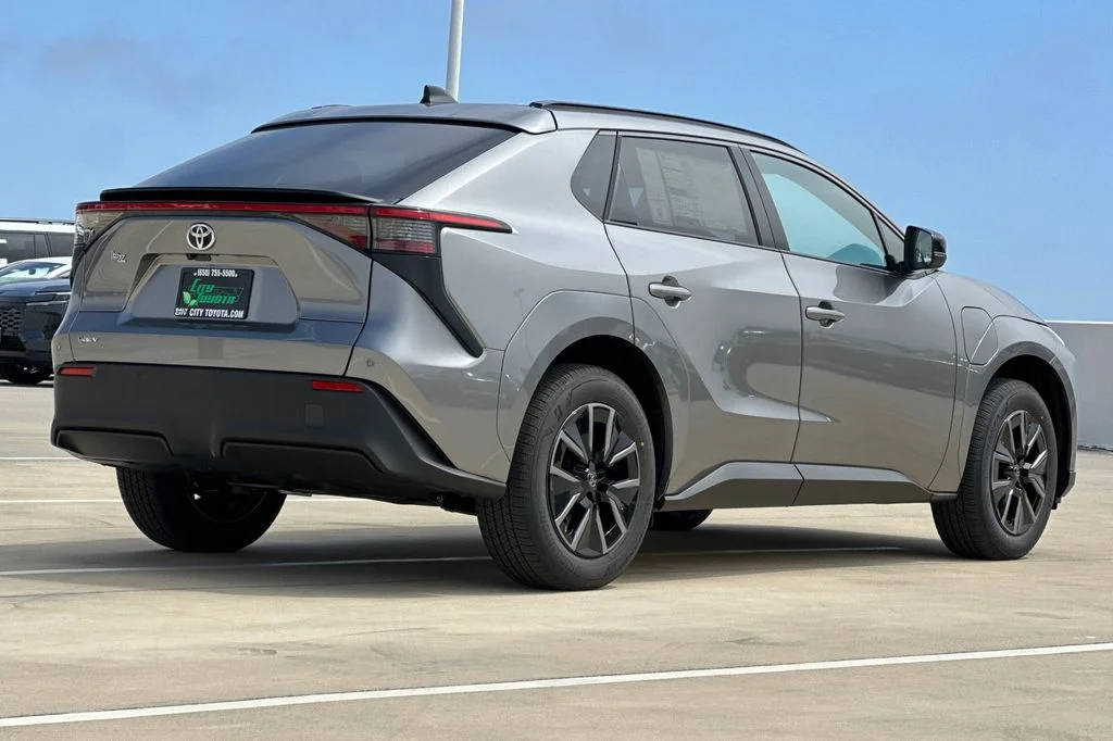 New 2026 Heavy Metal <sup>1</sup> Toyota  XLE image 4