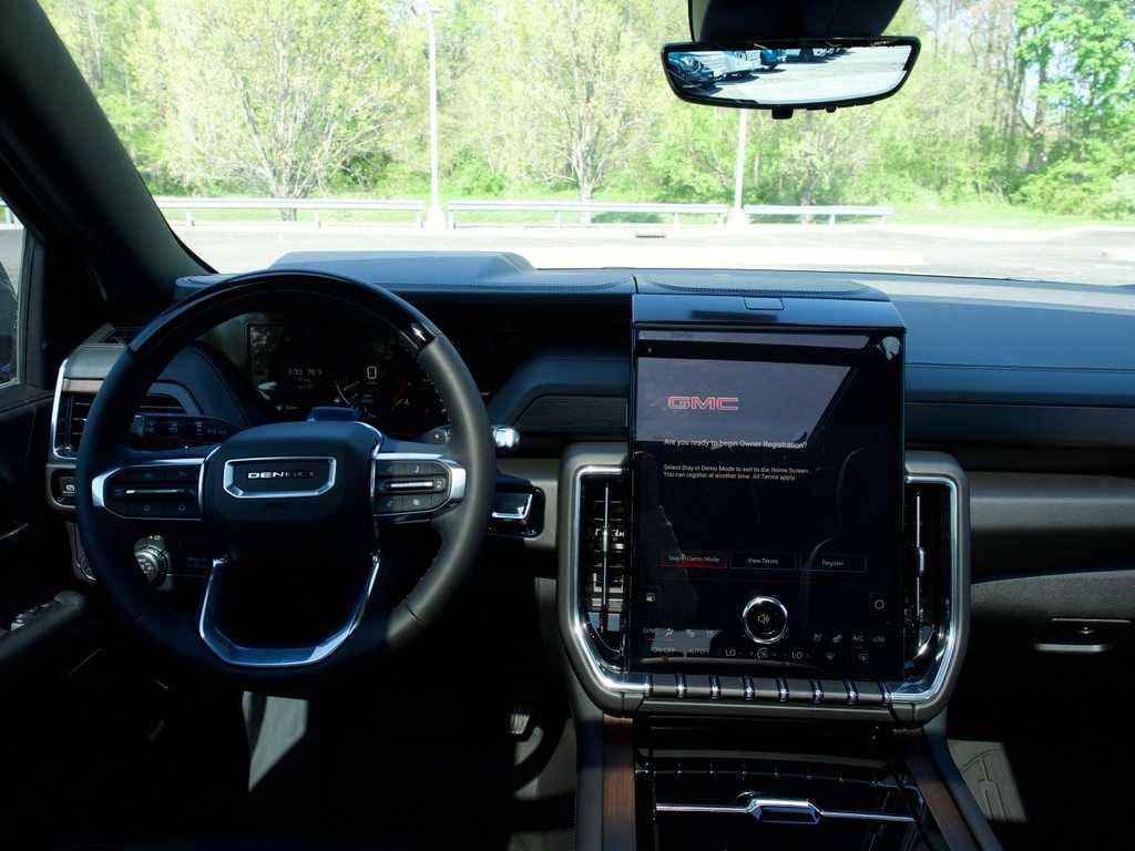 2026 GMC Yukon XL Denali - Photo 17