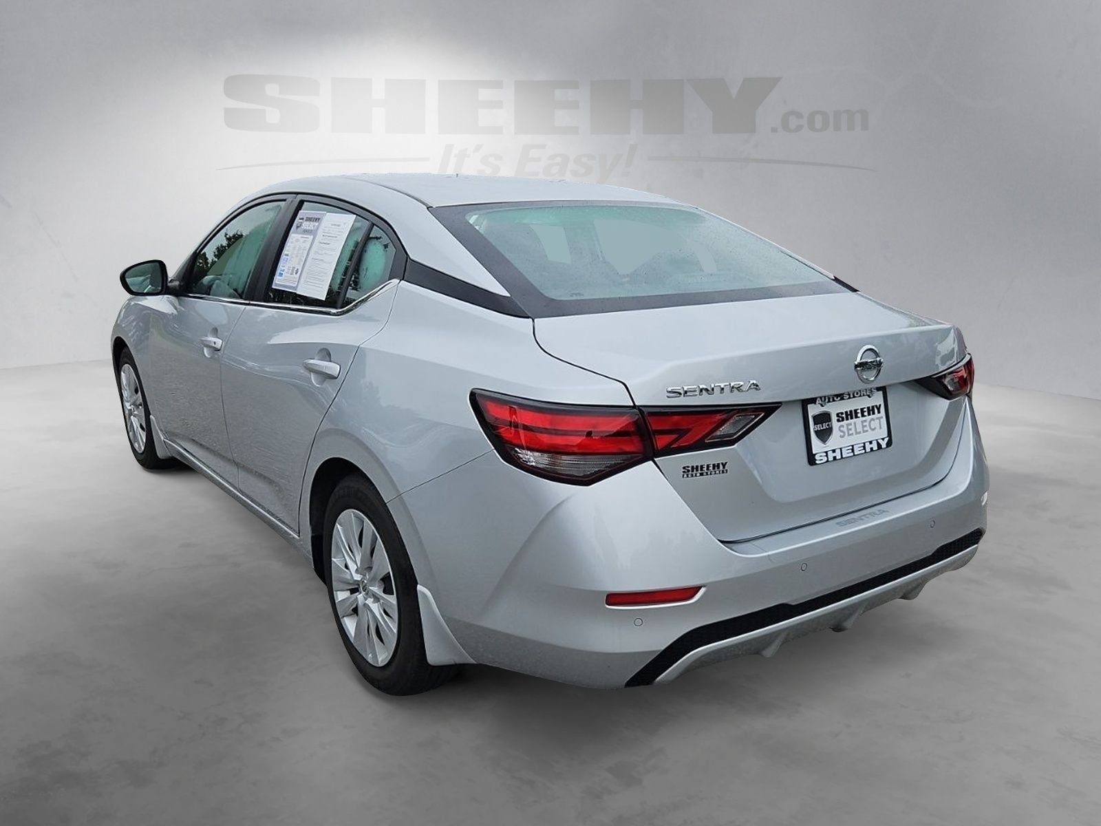 Used 2022 Silver Nissan S image 14
