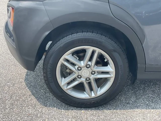 Used 2020 Gray Hyundai SE image 7