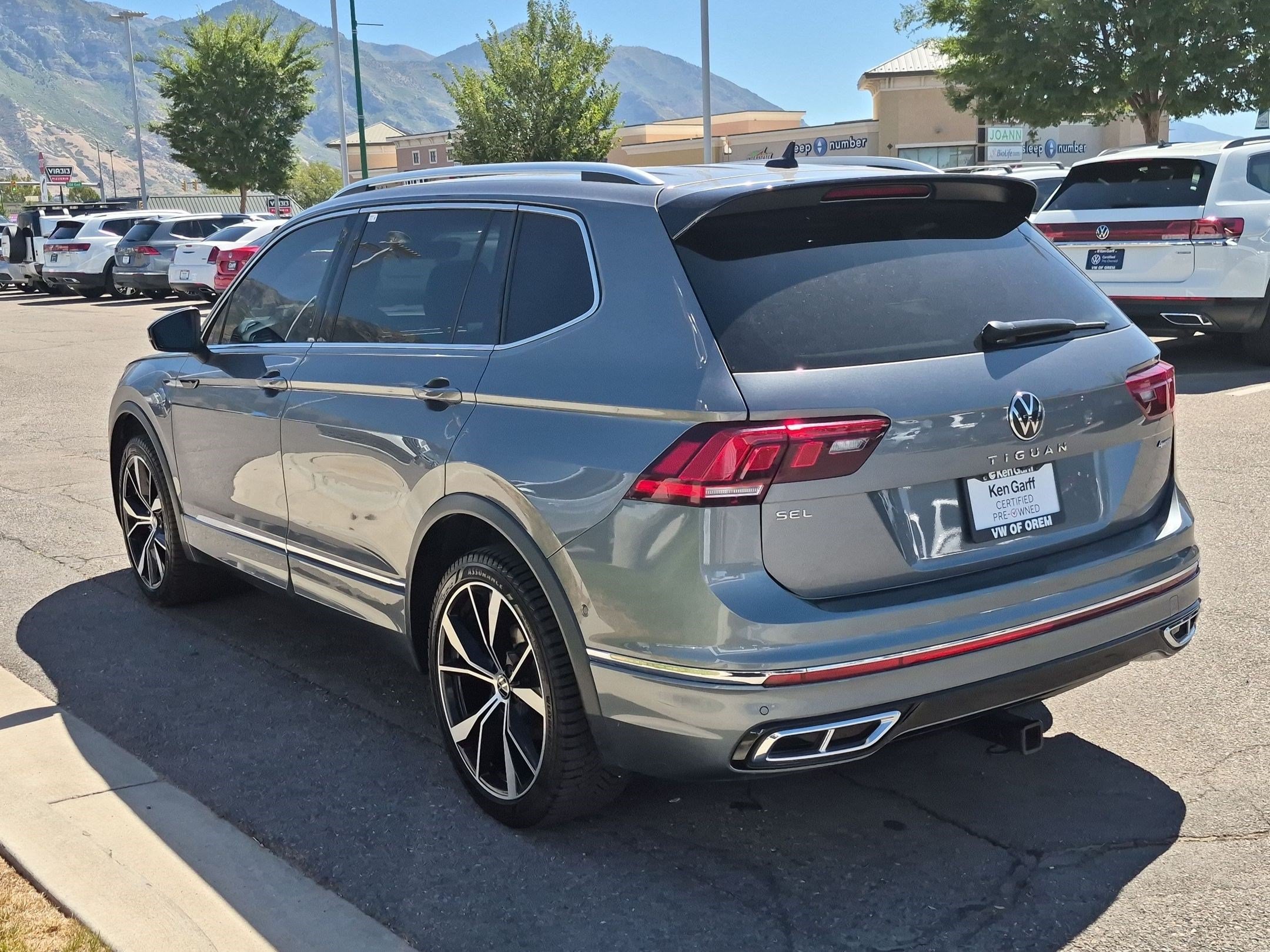 Used 2022 Platinum Gray Metallic Volkswagen SEL R-Line image 5