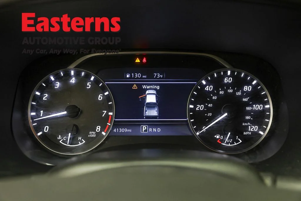 Used 2022 White Nissan S image 17