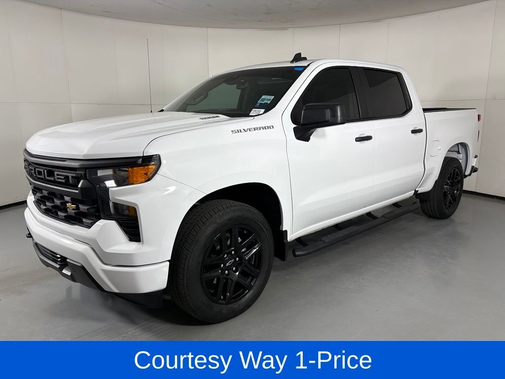 Used 2024 White Chevrolet Custom image 5