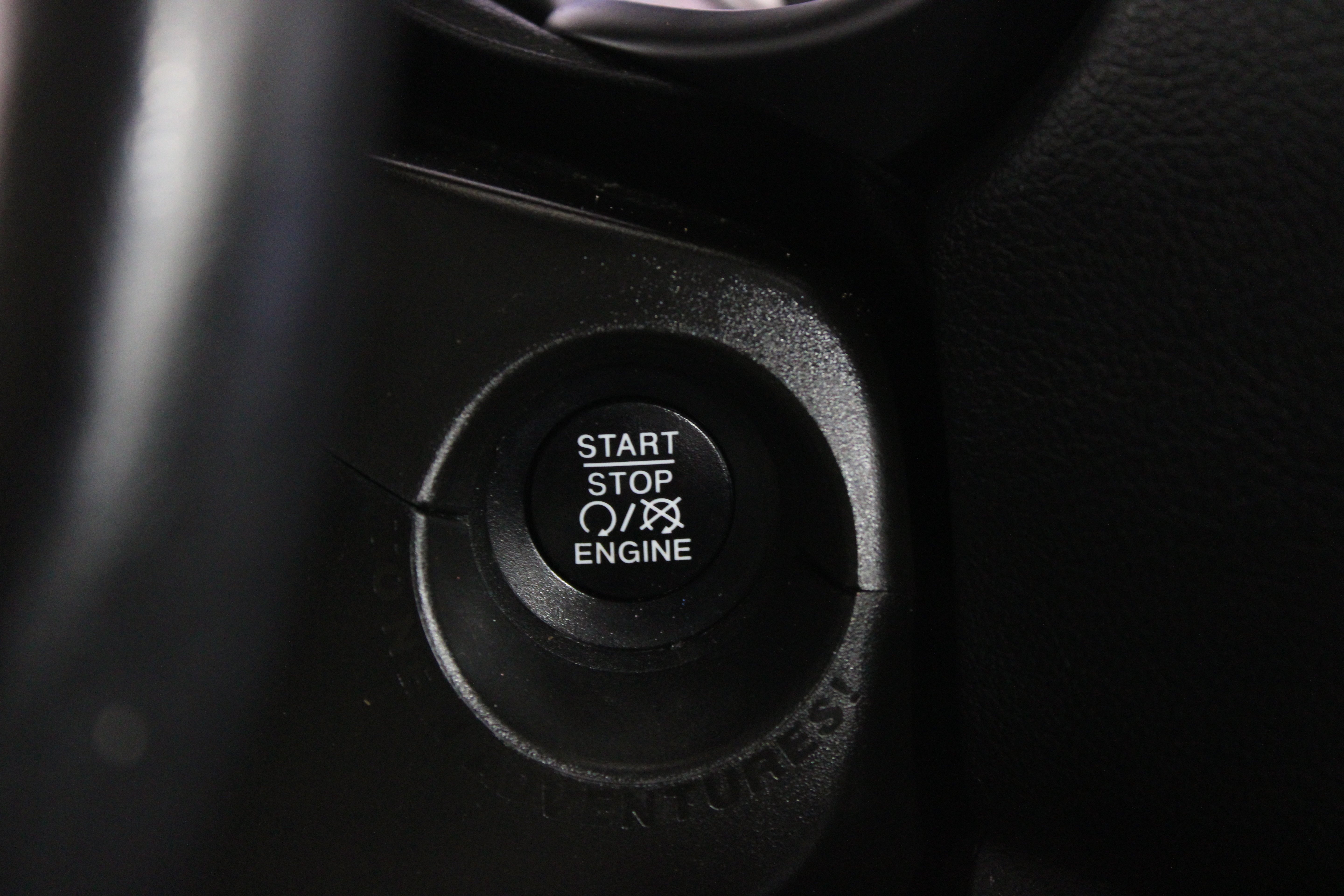 Used 2020 Alpine White Clearcoat Jeep Limited image 18