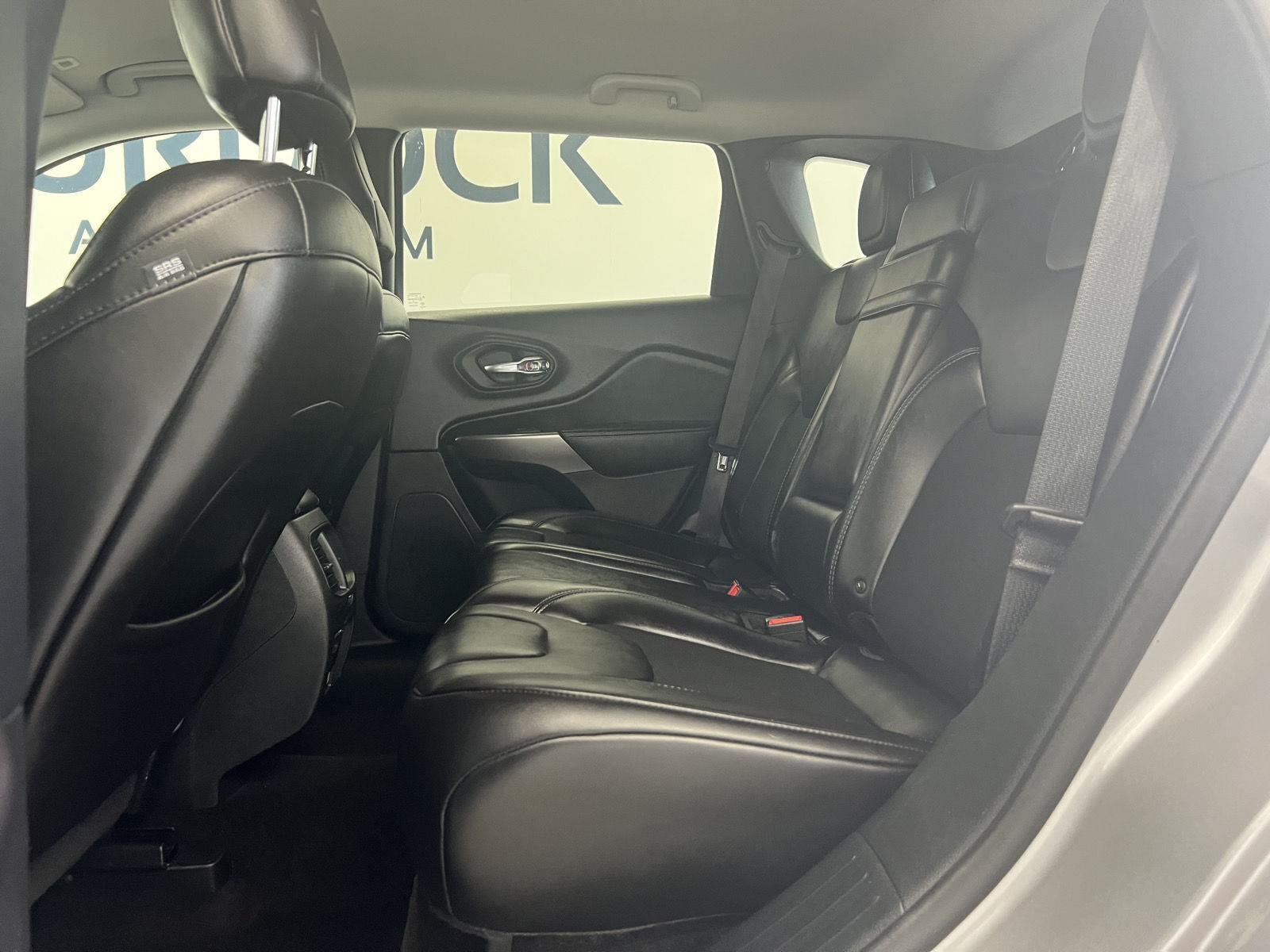 2019 Jeep Cherokee Latitude Plus - Photo 23