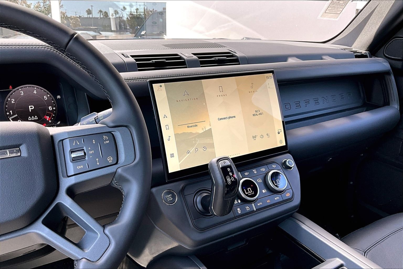 New 2026 Santorini Black Land Rover X-Dynamic SE image 7