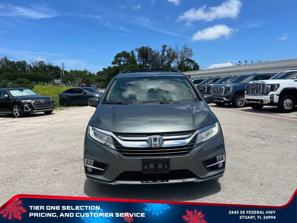 Used 2018 Green Honda Touring image 3