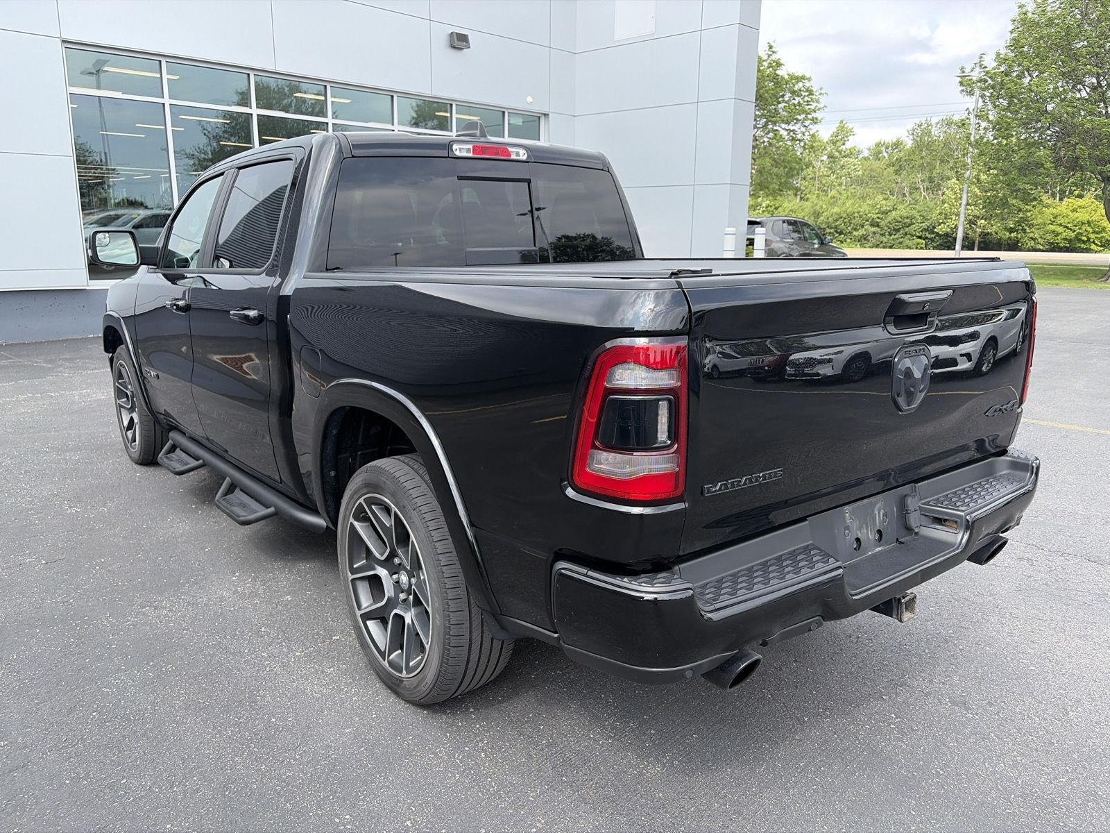 Used 2019 Diamond Black Crystal Pearlcoat Ram Laramie image 4