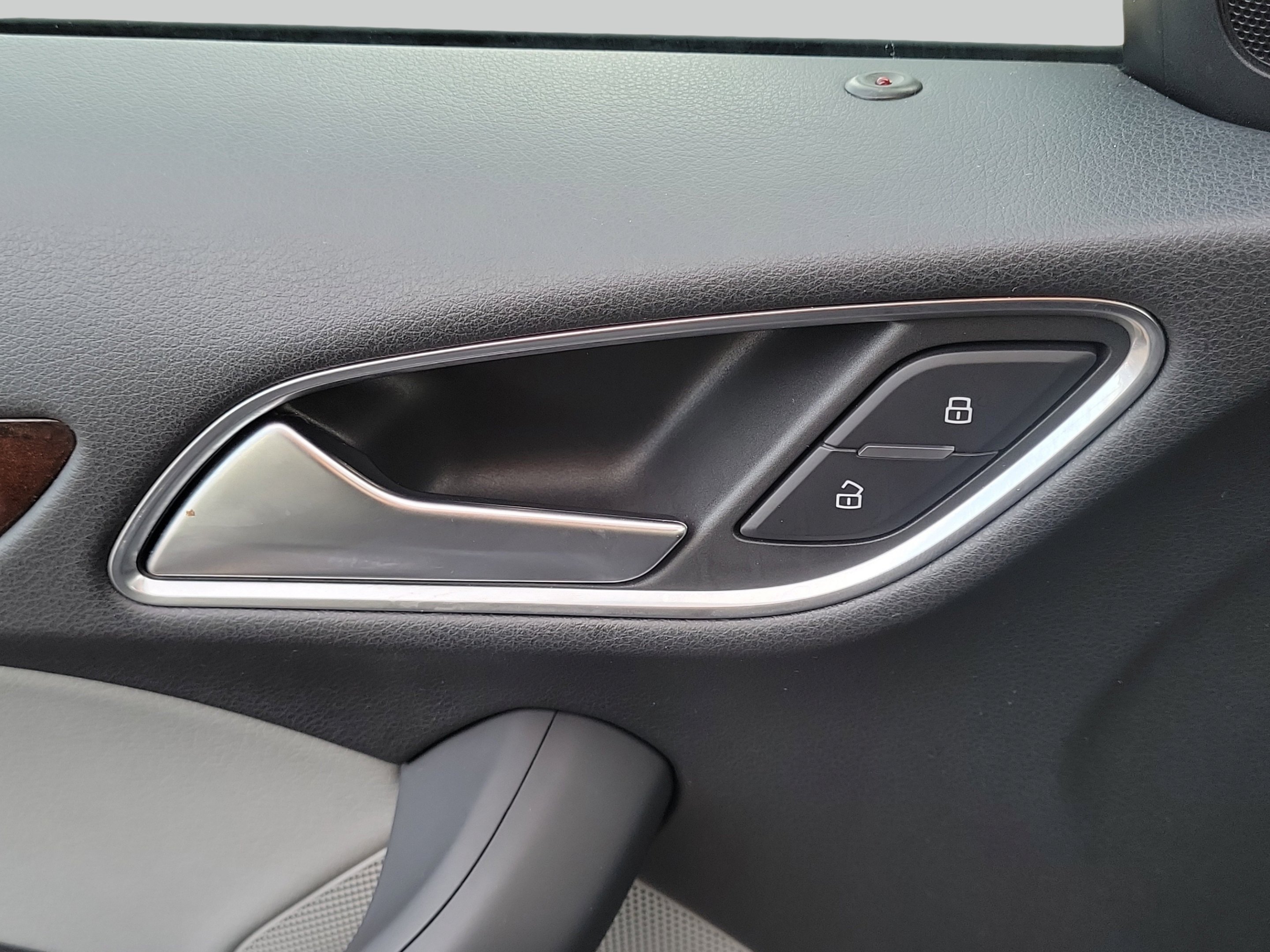 Used 2018 Silver Metallic Audi 2.0T Premium Plus image 28