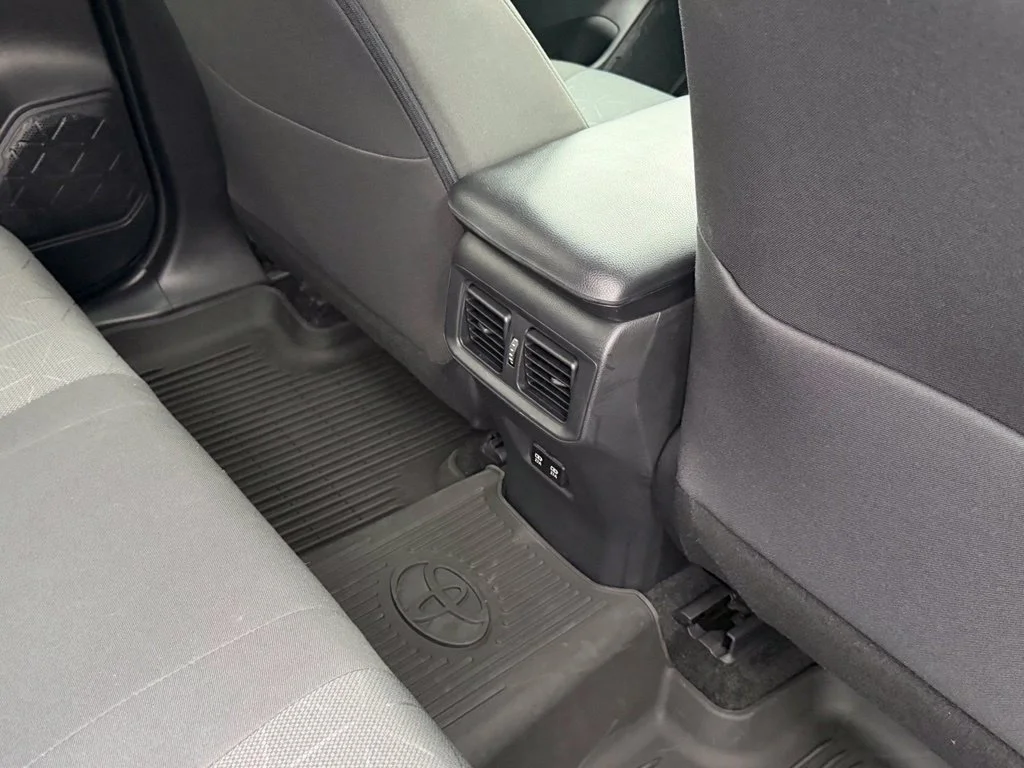 Used 2021  Toyota XLE image 39