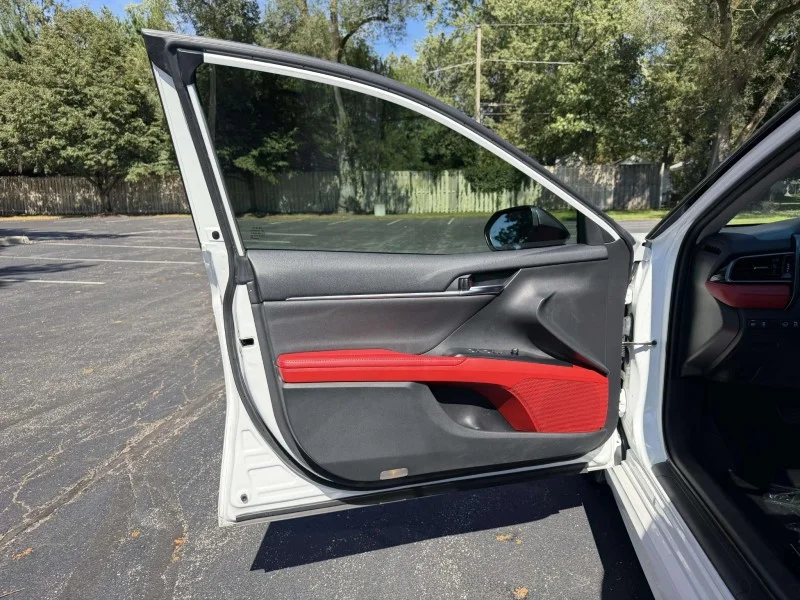 Used 2019  Toyota XSE image 17