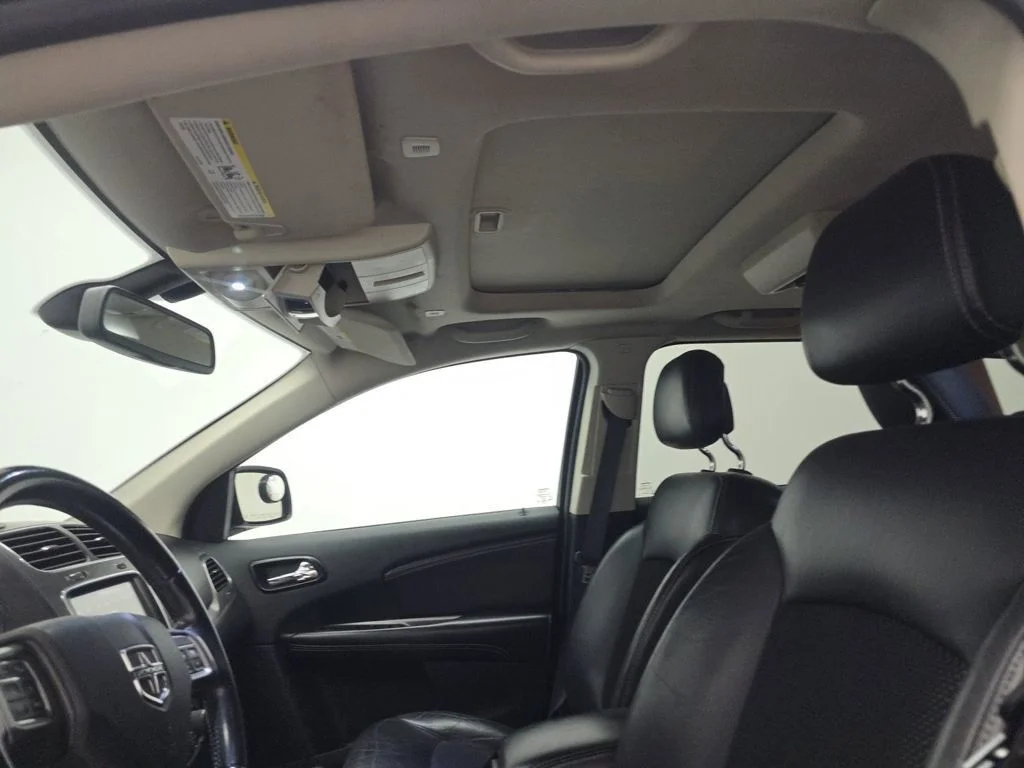 Used 2020 Red Dodge Crossroad image 6