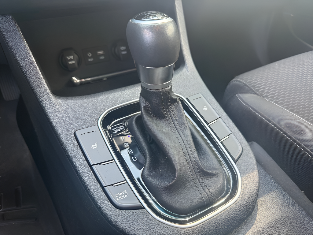 Used 2018 Silver Hyundai Base image 19