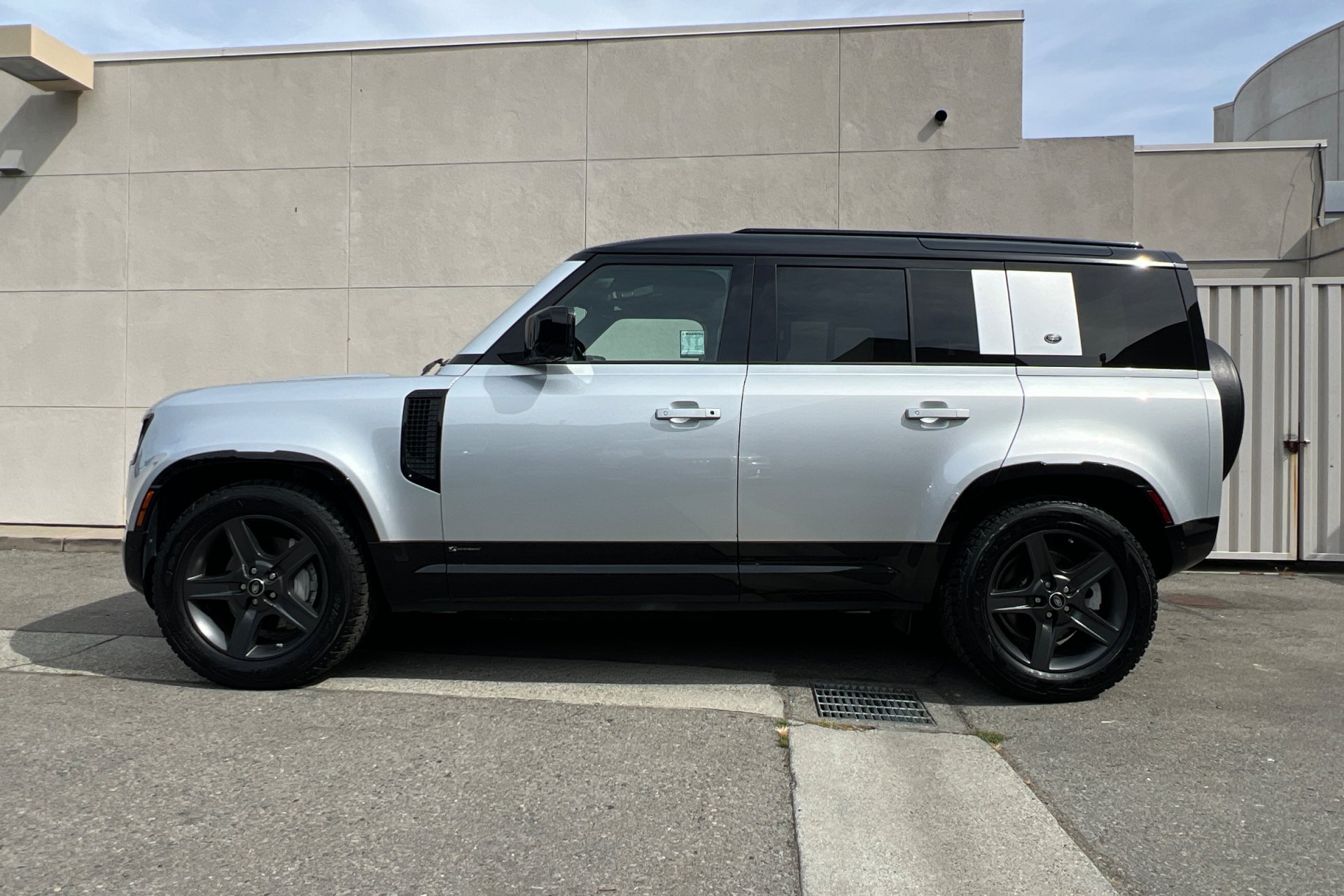 Used 2021 Hakuba Silver Metallic Land Rover X-Dynamic HSE image 5