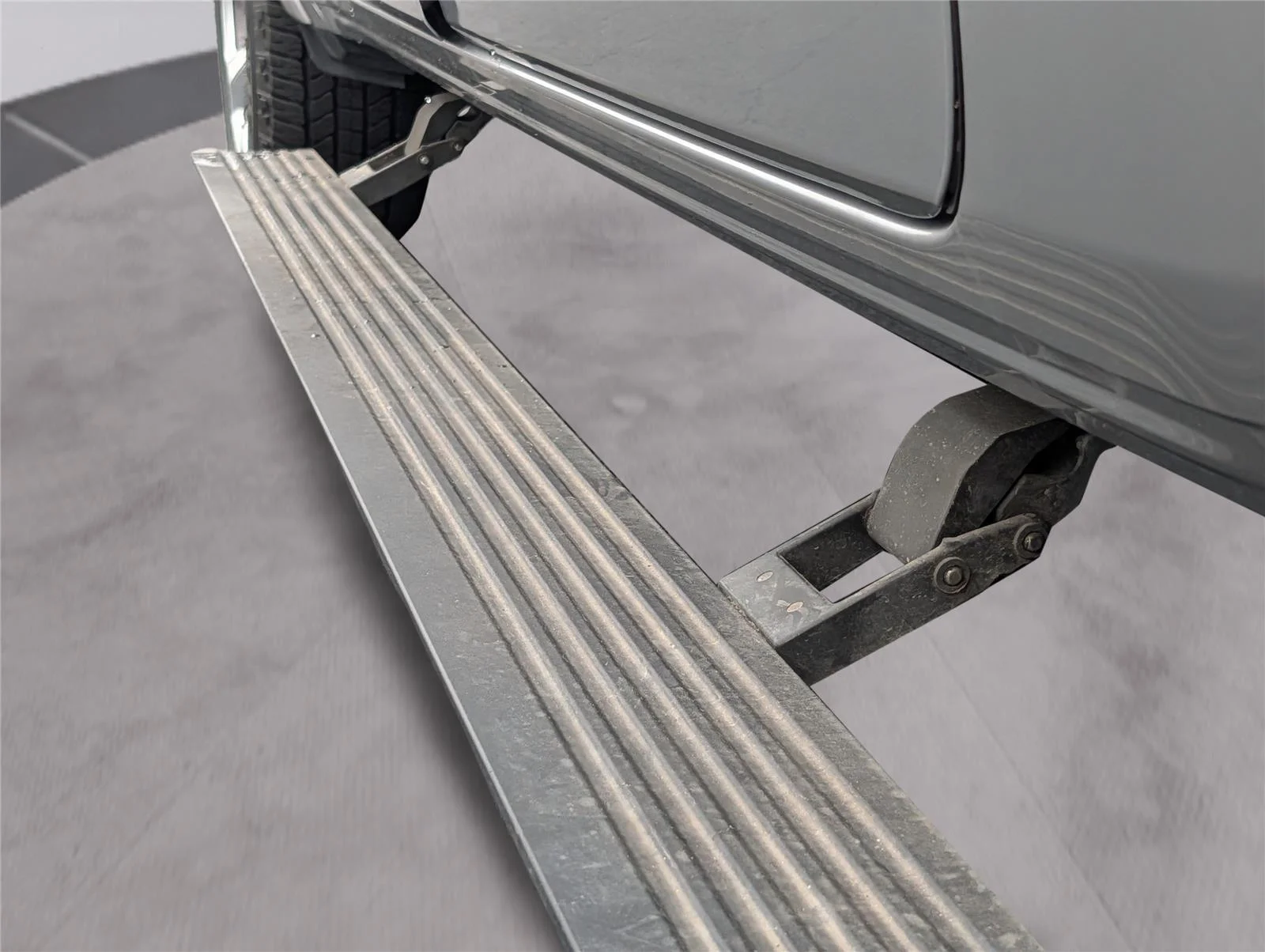 Used 2022 Billet Silver Metallic Clearcoat Ram Limited image 38